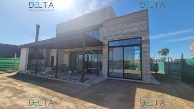 Casa 4 dormitorios en venta en Puertos, Escobar
