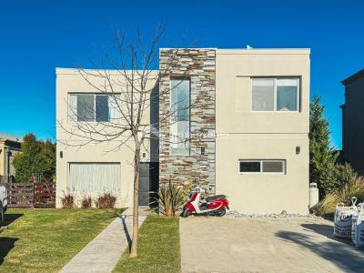 Casa 3 dormitorios en venta en Villanueva, Tigre