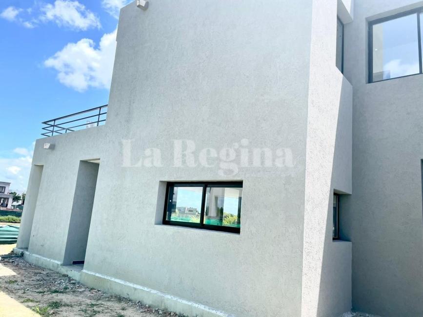 Casa 4 dormitorios en venta en Puertos, Escobar