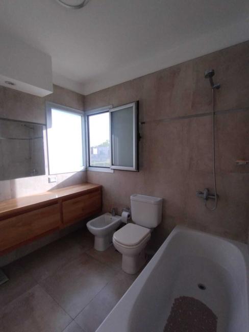 Casa 3 dormitorios en alquiler en Berazategui