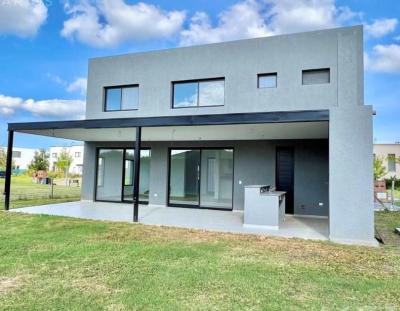 Casa 3 dormitorios en venta en Puertos, Escobar
