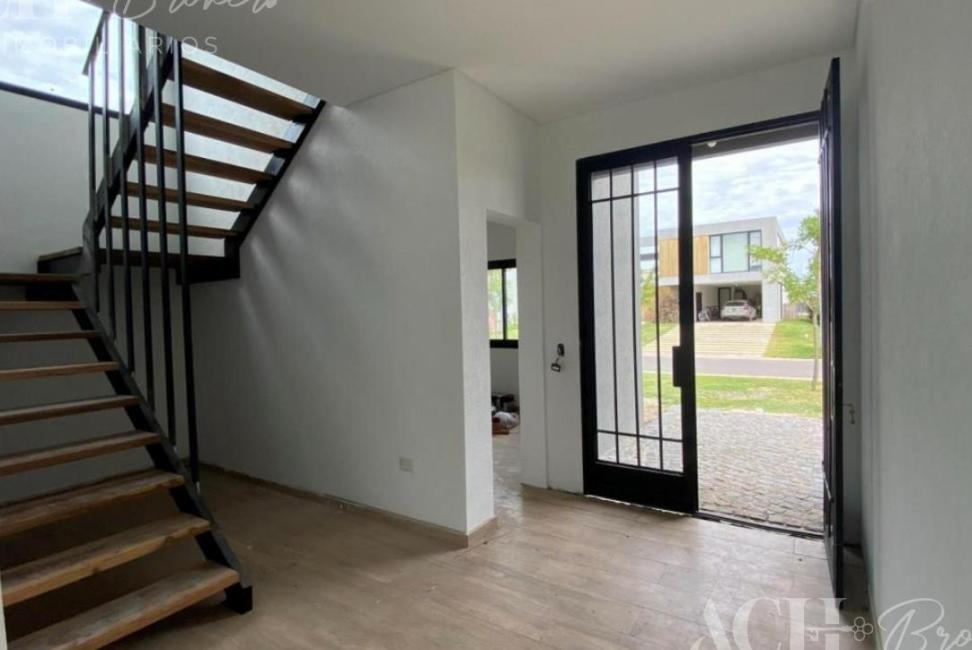 Casa 3 dormitorios en venta en Puertos, Escobar