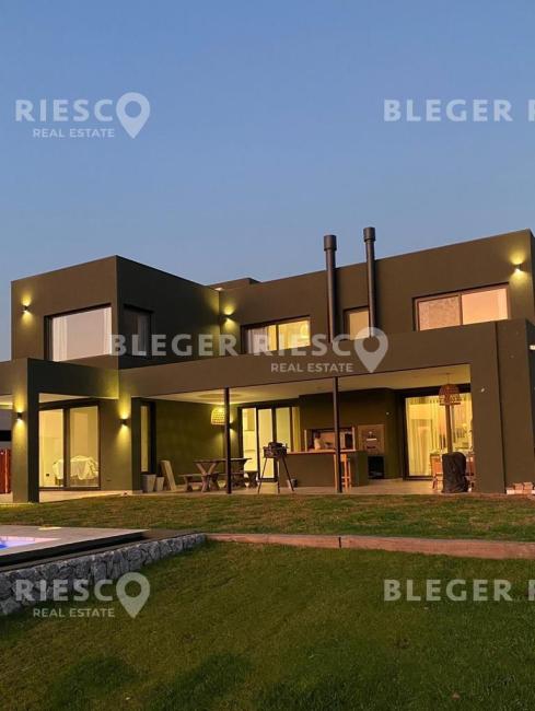 Casa 4 dormitorios en venta en El Canton, Escobar