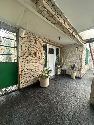 Casa 4 dormitorios en venta en Caseros, Tres de Febrero