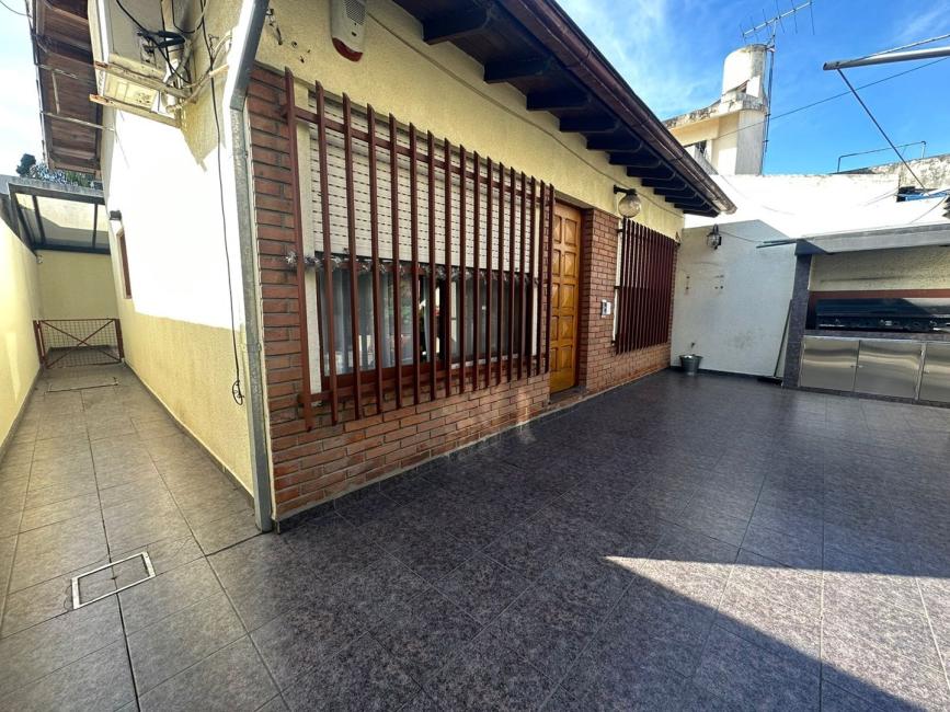 Casa 4 dormitorios en venta en Caseros, Tres de Febrero