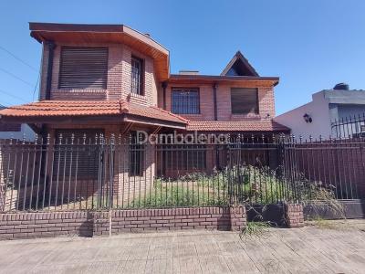 Casa 4 dormitorios en venta en Ituzaingo, Ituzaingo
