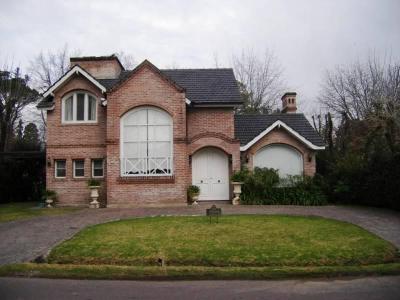 Casa 3 dormitorios en alquiler temporario en Highland Park CC, Pilar