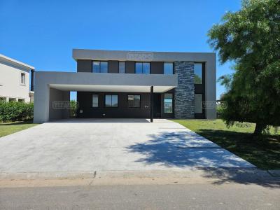 Casa 4 dormitorios en venta en San Matias, Escobar