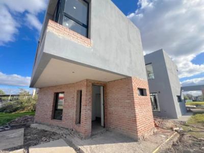 Casa 4 dormitorios en venta en Joaquin Gorina, La Plata
