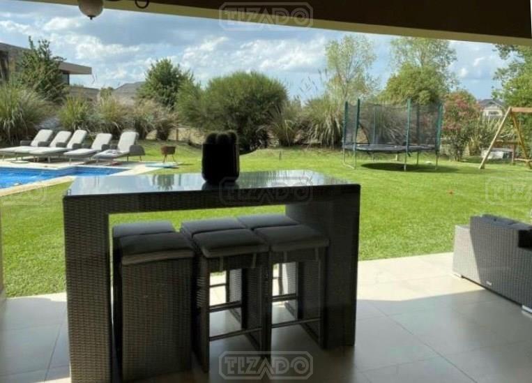 Casa 4 dormitorios en alquiler en Ayres Del Pilar, Pilar