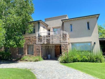 Casa 4 dormitorios en venta en General Pacheco, Tigre