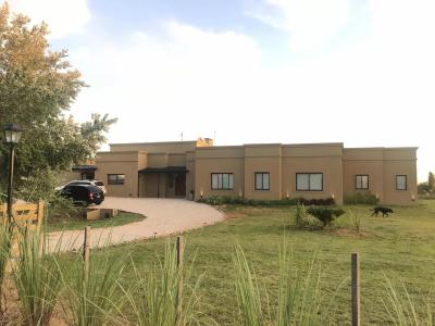 Casa 5 dormitorios en venta en Chacras de la Cruz, Exaltacion de la Cruz