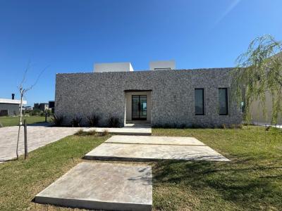 Casa 4 dormitorios en venta en Villanueva, Tigre