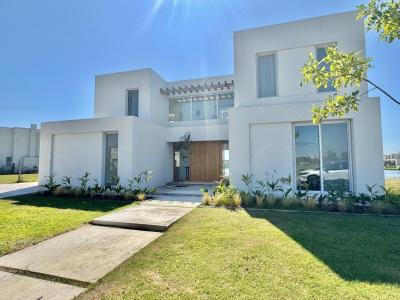Casa 4 dormitorios en venta en Villanueva, Tigre