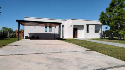 Casa 5 dormitorios en venta en Medal CC, Pilar