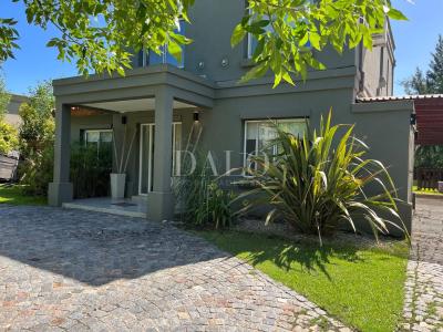 Casa 4 dormitorios en venta en Villanueva, Tigre