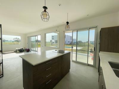 Casa 4 dormitorios en venta en Puertos, Escobar