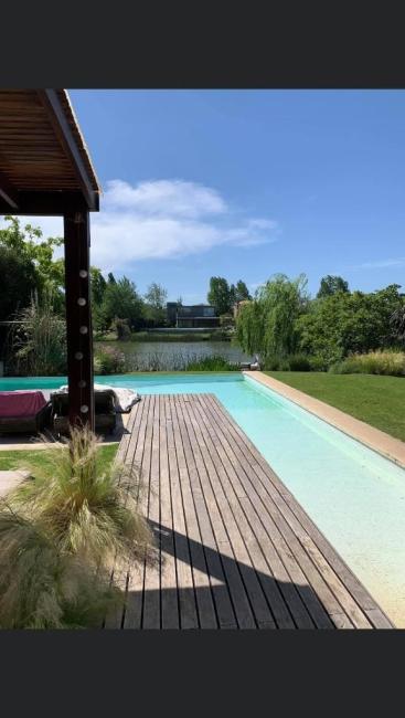 Casa 4 dormitorios en alquiler temporario en Santa Barbara, Tigre