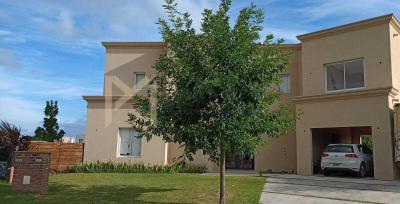 Casa 4 dormitorios en venta en El Canton, Escobar