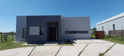 Casa 3 dormitorios en venta en San Sebastian, Escobar
