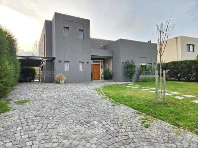 Casa 2 dormitorios en venta en Villanueva, Tigre