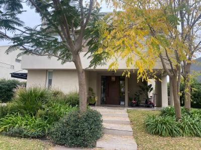 Casa 4 dormitorios en venta en Nordelta, Tigre