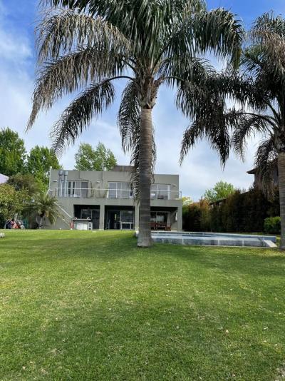 Casa 4 dormitorios en alquiler temporario en Santa Barbara, Tigre