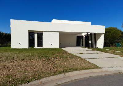 Casa 3 dormitorios en venta en Haras Santa Maria, Escobar