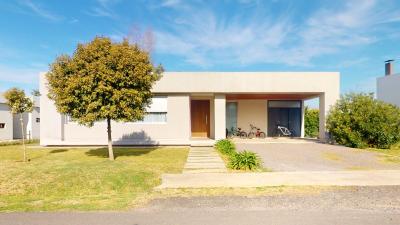Casa 3 dormitorios en venta en City Bell, La Plata