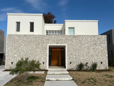 Casa 3 dormitorios en venta en Villanueva, Tigre
