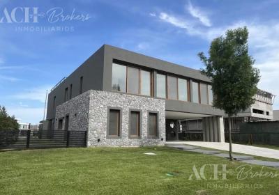 Casa 4 dormitorios en venta en Nordelta, Tigre