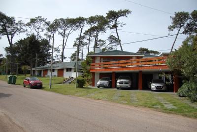 Casa 5 dormitorios en alquiler temporario en Punta del Este, Punta del Este