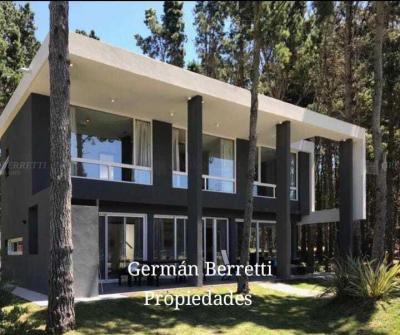 Casa 4 dormitorios en venta en Pinamar