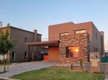 Casa 4 dormitorios en venta en Villanueva, Tigre