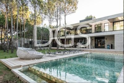 Casa 4 dormitorios en venta en La Herradura, Pinamar