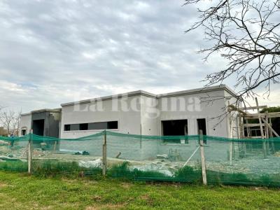 Casa 4 dormitorios en venta en El Canton, Escobar