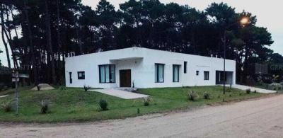 Casa 3 dormitorios en venta en Pinamar