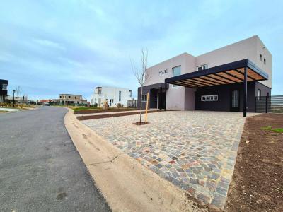 Casa 4 dormitorios en venta en Villanueva, Tigre