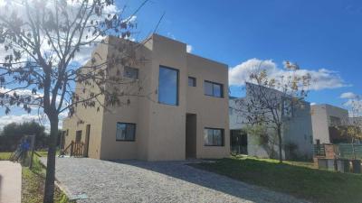 Casa 5 dormitorios en venta en Puertos, Escobar