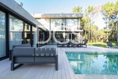 Casa 5 dormitorios en venta en La Herradura, Pinamar