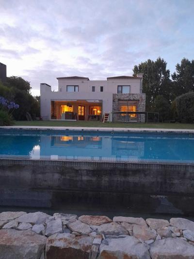 Casa 4 dormitorios en alquiler temporario en Santa Barbara, Tigre