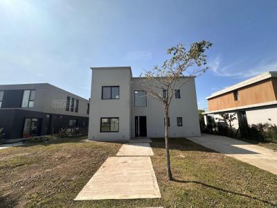 Casa 4 dormitorios en venta en Puertos, Escobar
