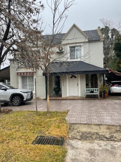 Casa 4 dormitorios en venta en Pueyrredon CC, Pilar