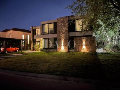 Casa 4 dormitorios en venta en Haras Santa Maria, Escobar