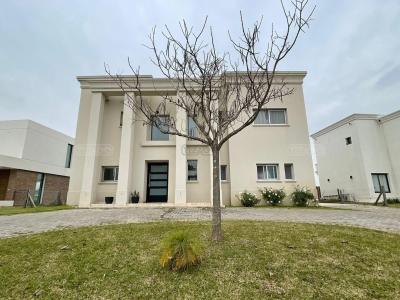 Casa 4 dormitorios en venta en Puertos, Escobar