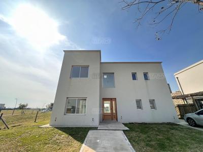 Casa 4 dormitorios en venta en Puertos, Escobar