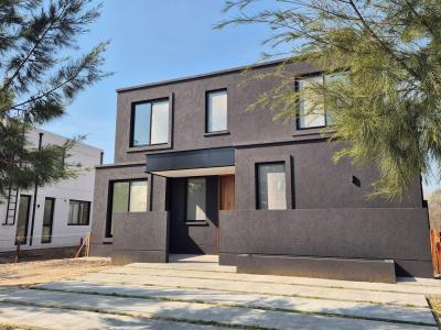 Casa 4 dormitorios en venta en El Naudir, Escobar