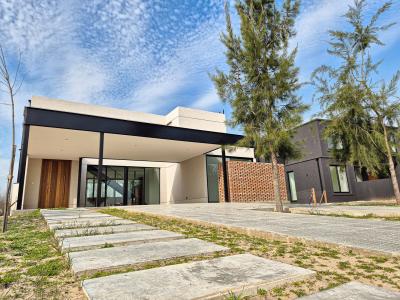 Casa 3 dormitorios en venta en El Naudir, Escobar