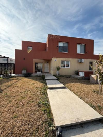 Casa 4 dormitorios en alquiler en Pilar del Este, Pilar