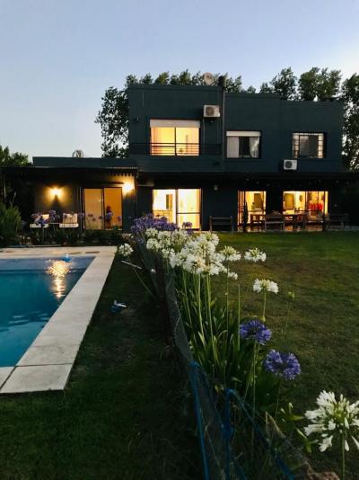 Casa 4 dormitorios en alquiler temporario en Estancias del Pilar, Pilar